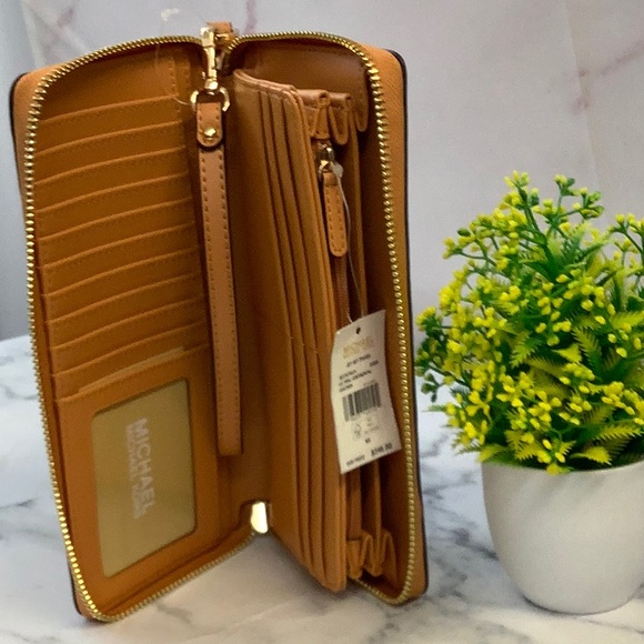 NWT Michael Kors Large Zip Around Wallet Clutch Wristlet in Leather - Cider - Picture 3 of 5